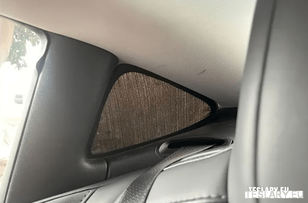 Triangular Rear Windows Shade For Enhanced Privacy Tesla Model 3 / Y - TESLARY Tesla Shop Accessories Europe Nederlands Dublin Cork Ireland Deutschland Espana Alicante France Italia